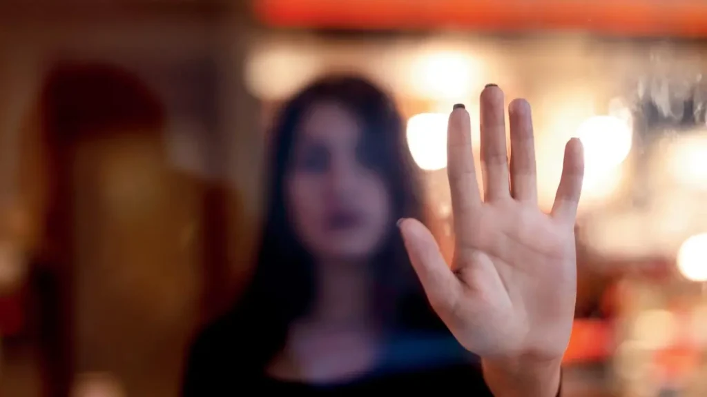 मुंबई : मॉडेलला चित्रपटात भूमिका देण्याचे आश्वासन देऊन बलात्कार केल्याप्रकरणी दिग्दर्शकाला अटक