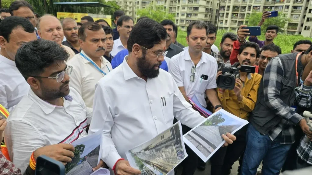 फोटोंमध्ये: रस्ते दुरुस्तीचे आदेश दिल्यानंतर मुख्यमंत्री शिंदे यांनी केली ठाणे-नाशिक महामार्गाची पाहणी