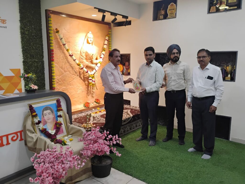 जिजाऊ बँकेत दशहरात्रौमहोत्सव सावित्री जयंती दिनी प्रारंभ जिजाऊ बँक महीला ऊद्योजक आर्थिक साक्षरता कार्यशाळा घेणार व ग्रीनएनर्जी विकासाअंतर्गत घरमालकांना सौर विज निर्मीतीसाठी स्वस्त व सुलभ कर्ज देणार: