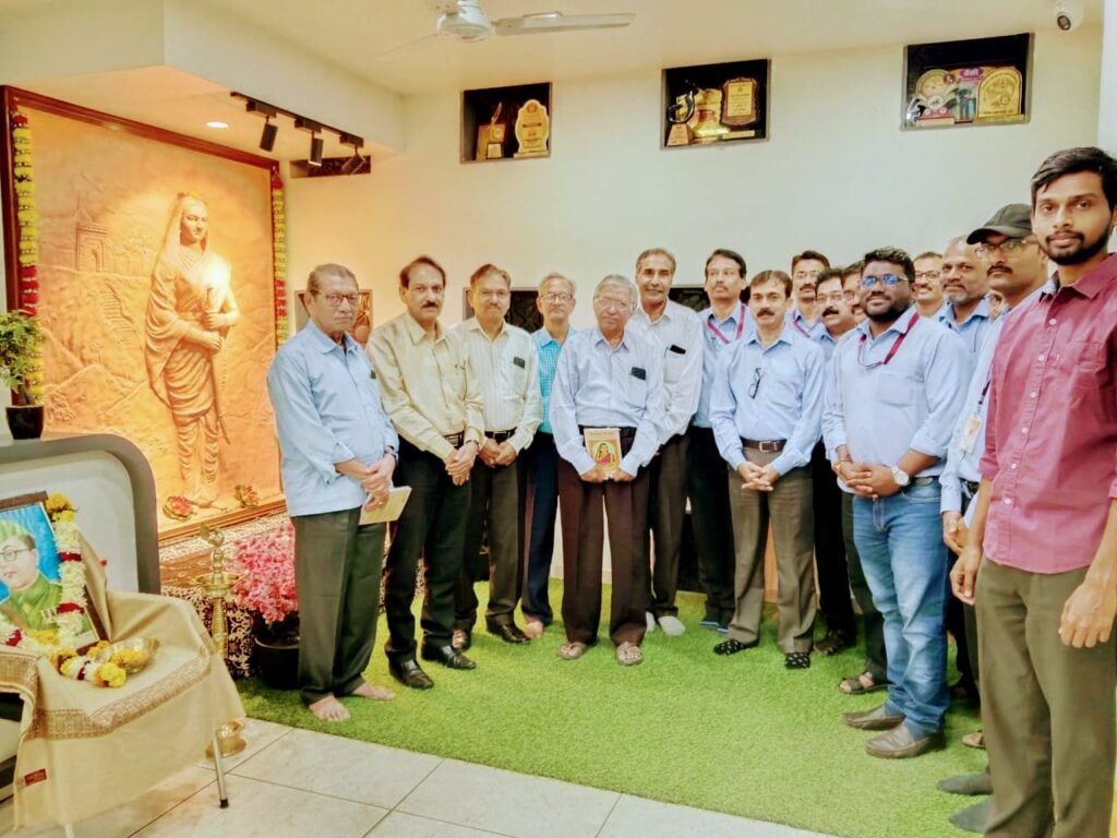 जिजाऊ बँकेत सुभाषचंद्र बोस जयंती निमीत्य युवकांसाठी ऊद्योग सहायता केन्द्र निर्मिती केल्यास रौप्य महोत्सव वर्षात अधिक ऊद्योजक निर्माण होतील!डाॅ.व्ही टी ईंगोले.वैज्ञानिक